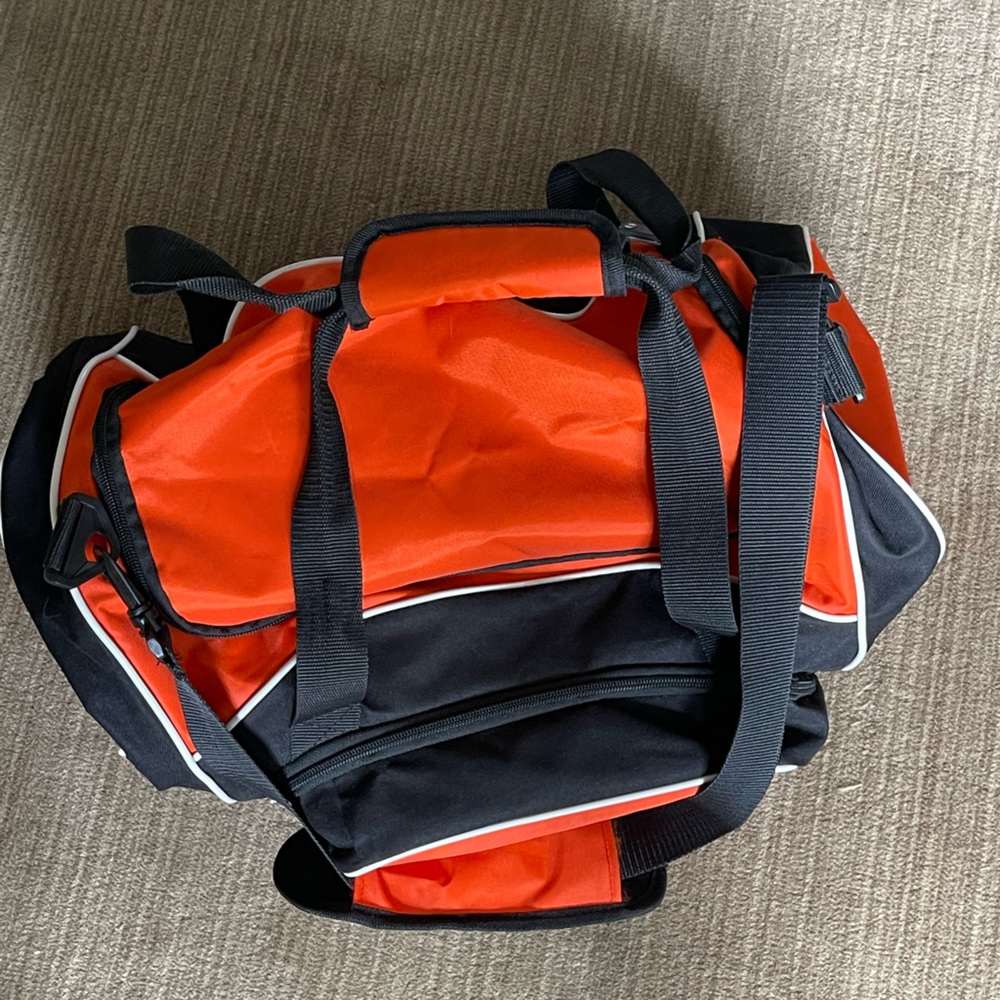 Duffle/gym bag. - Picture 2 of 5